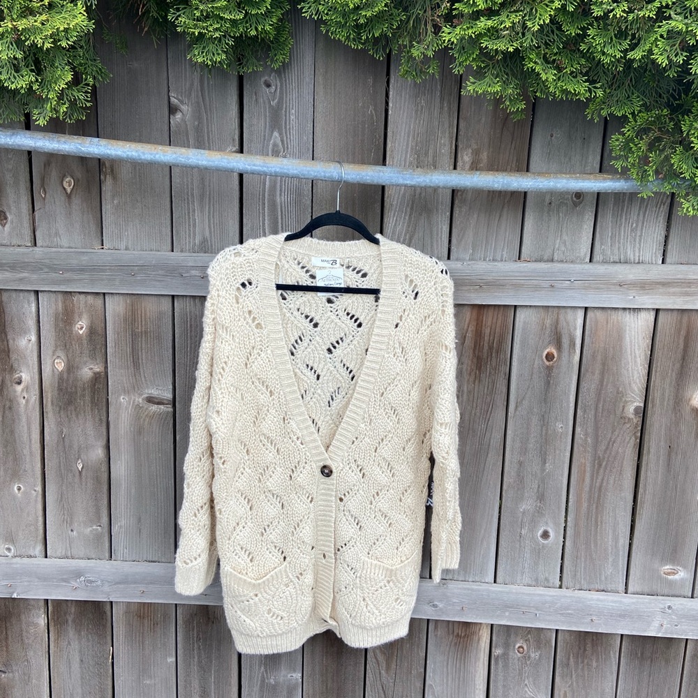 Mak Boyfriend Style Cardigan w/ Deep V-neck and Pockets